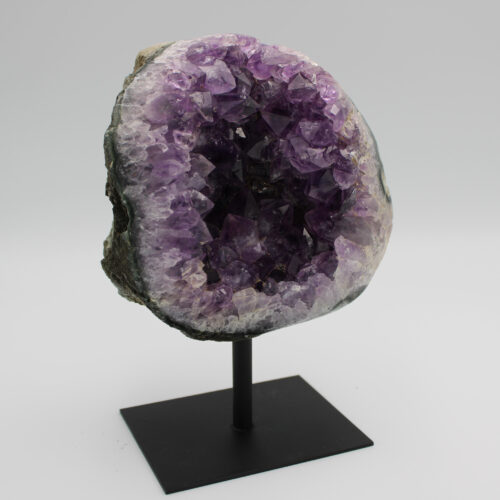 Hochwertiger Lila Amethyst - Freeform auf Ständer