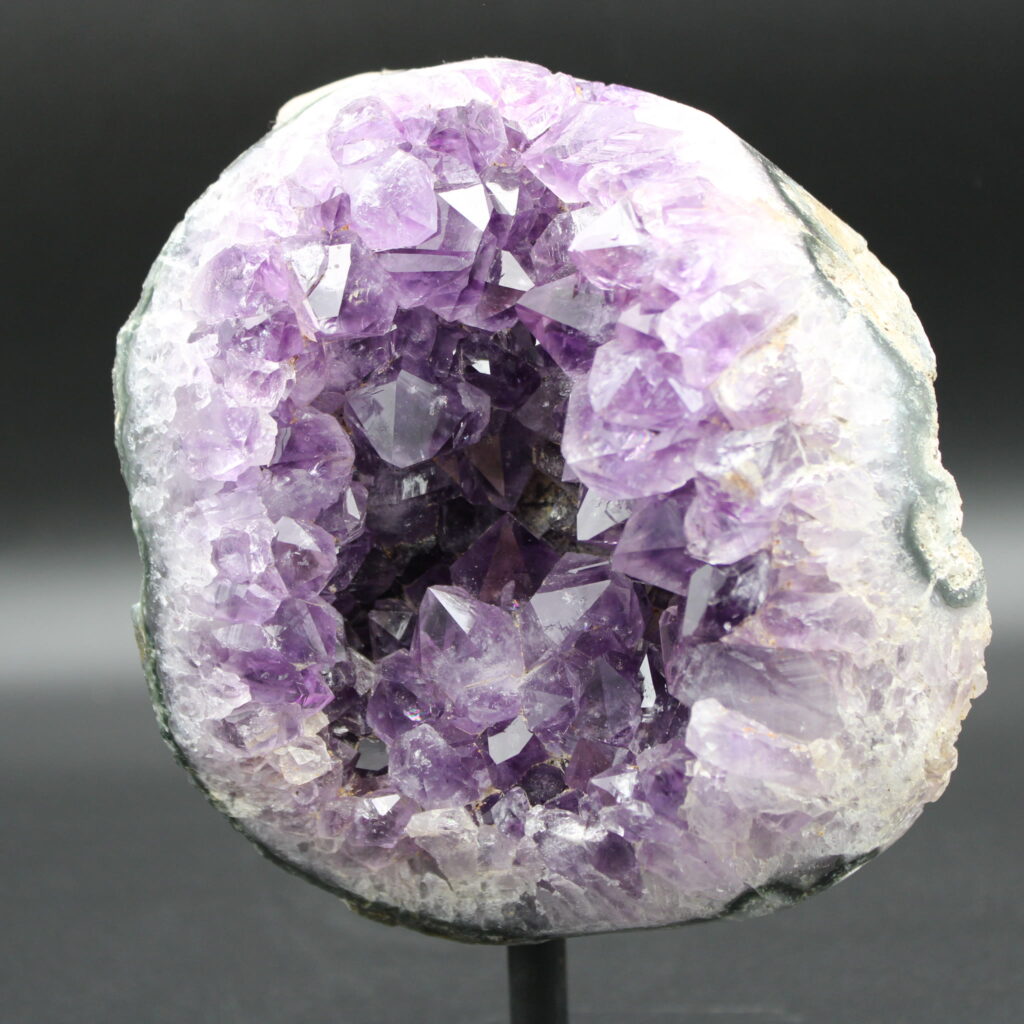  Amethyst Geoden Freeform auf Stahlständer 1930 g Unikat