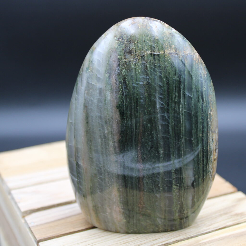  Grüner Quarz Freeform 703 g Unikat