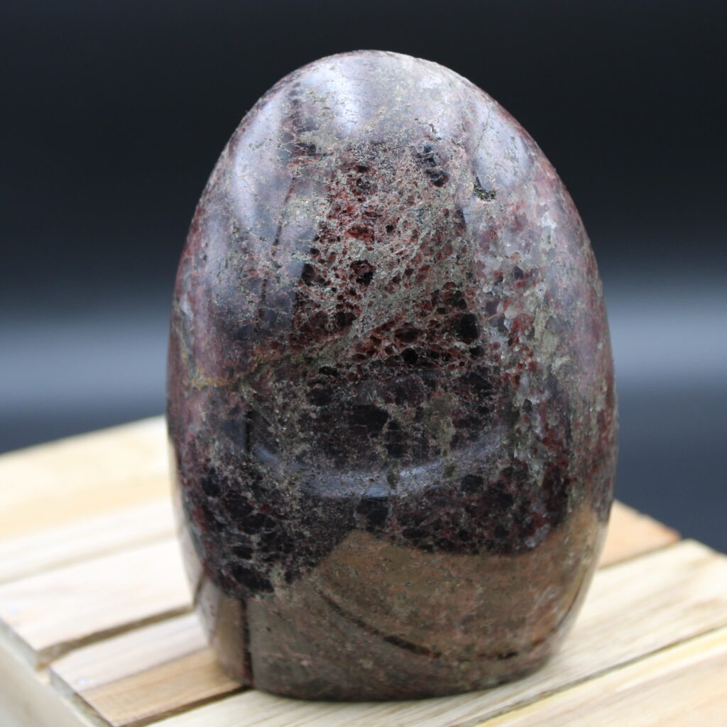  Granat Freeform getrommelt 949 g Unikat