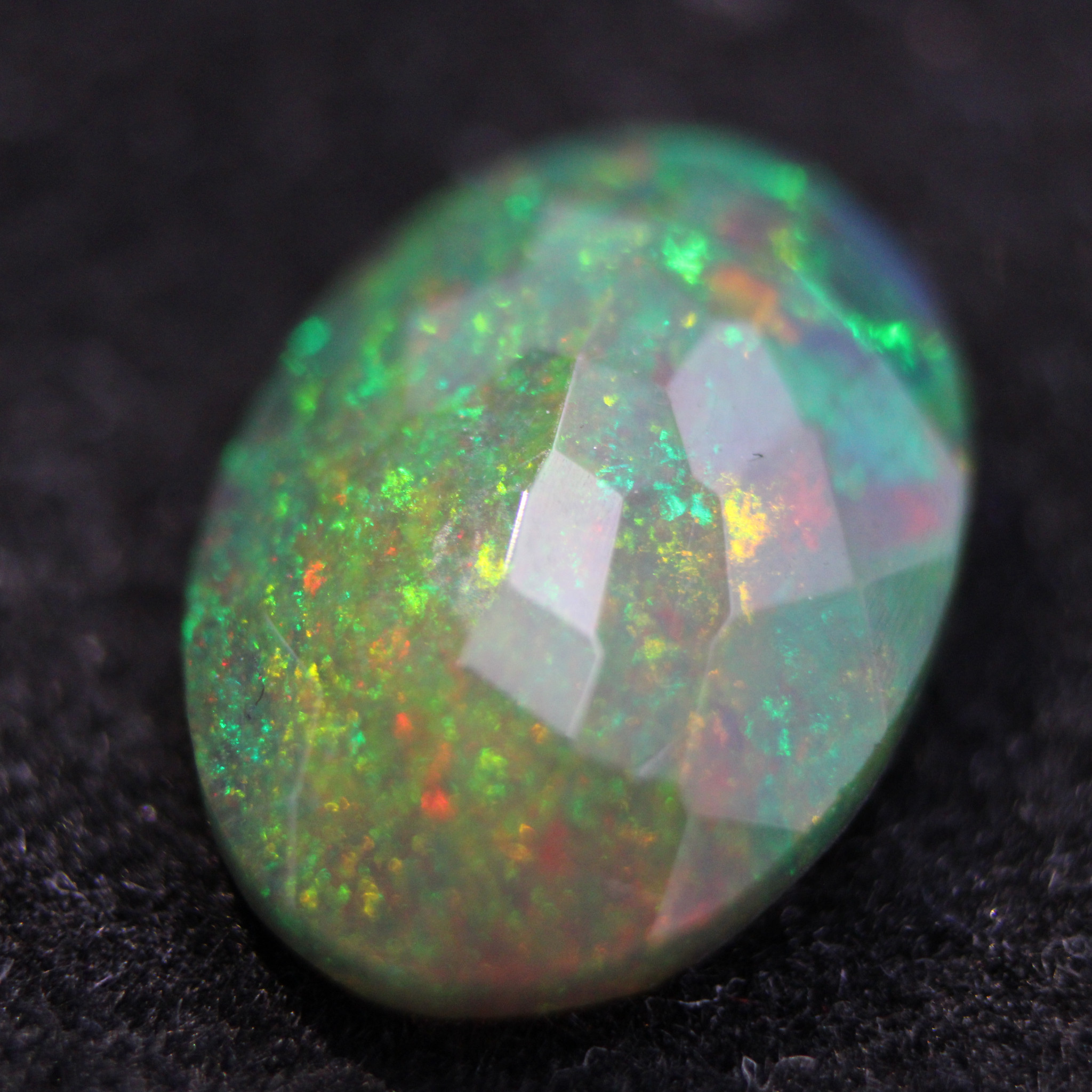 Opal – the Dazzling Play of Light