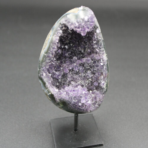 Amethyst auf Staender 281g