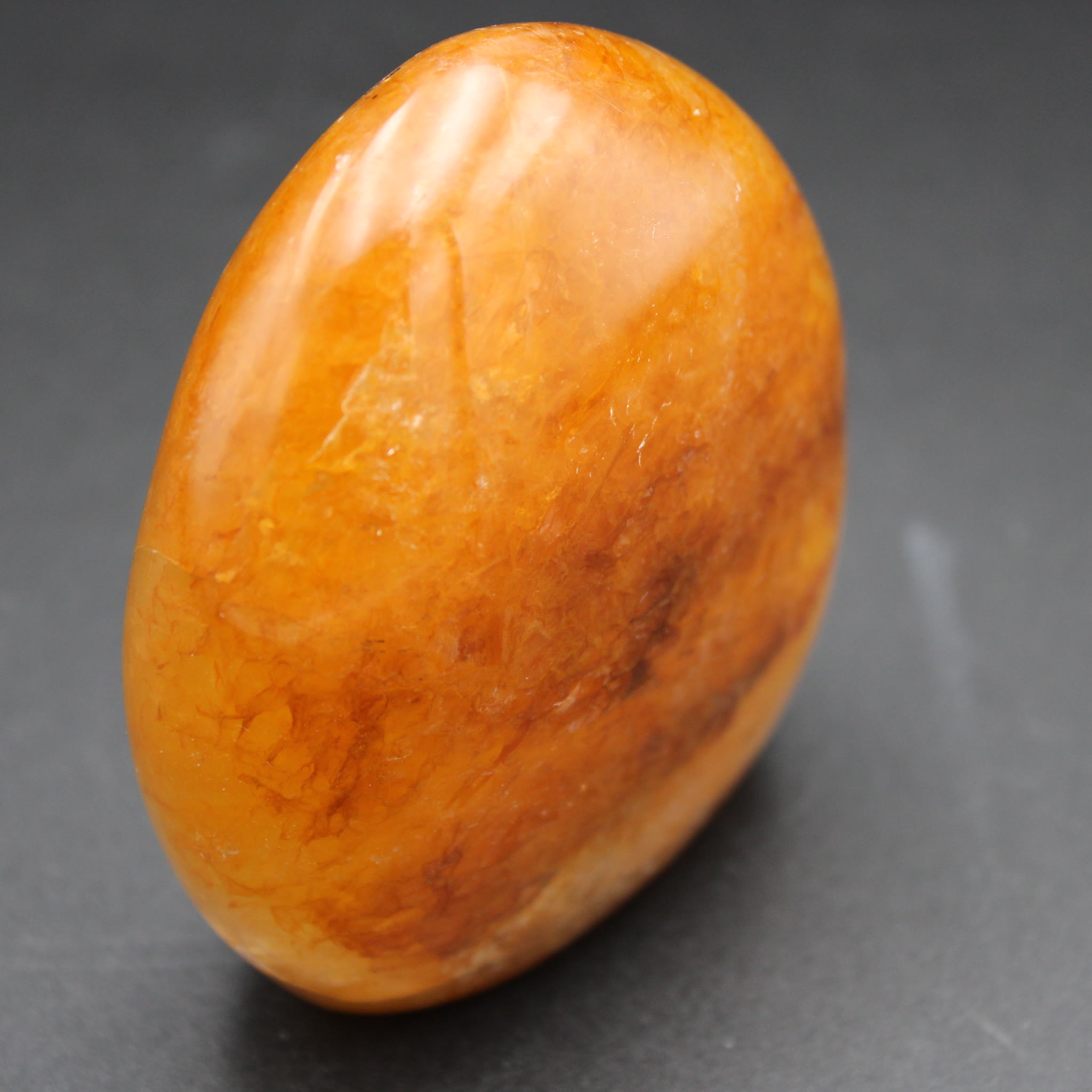 Honig Calcit Freeform - Stärke, Klarheit & emotionale Balance (Unikat / 302g) – Bild 3