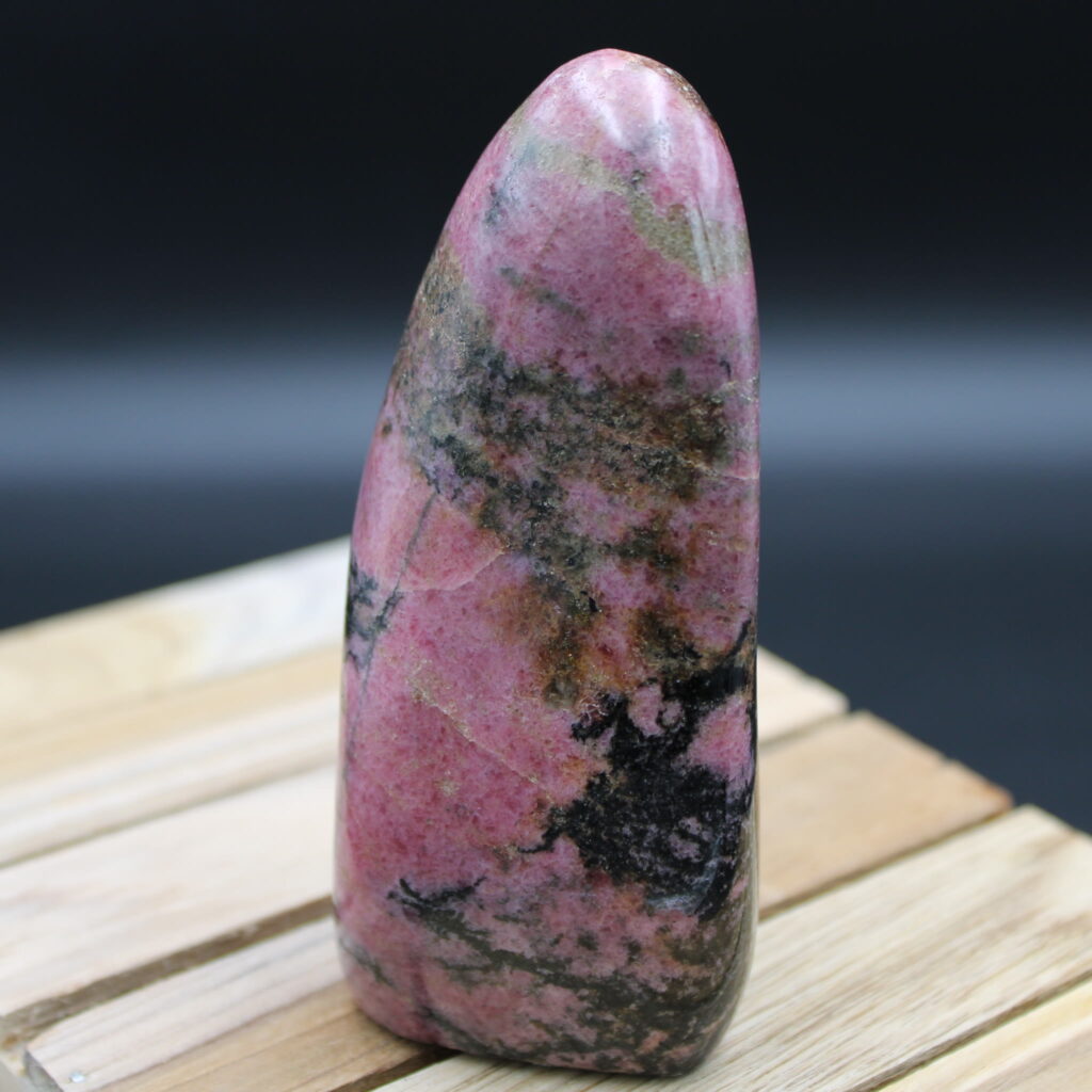 Rhodonit Freeform 423 g Unikat