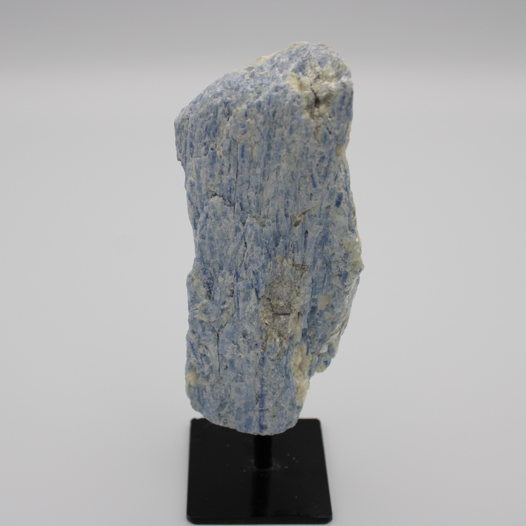 Kyanit-Disthen-on-stand