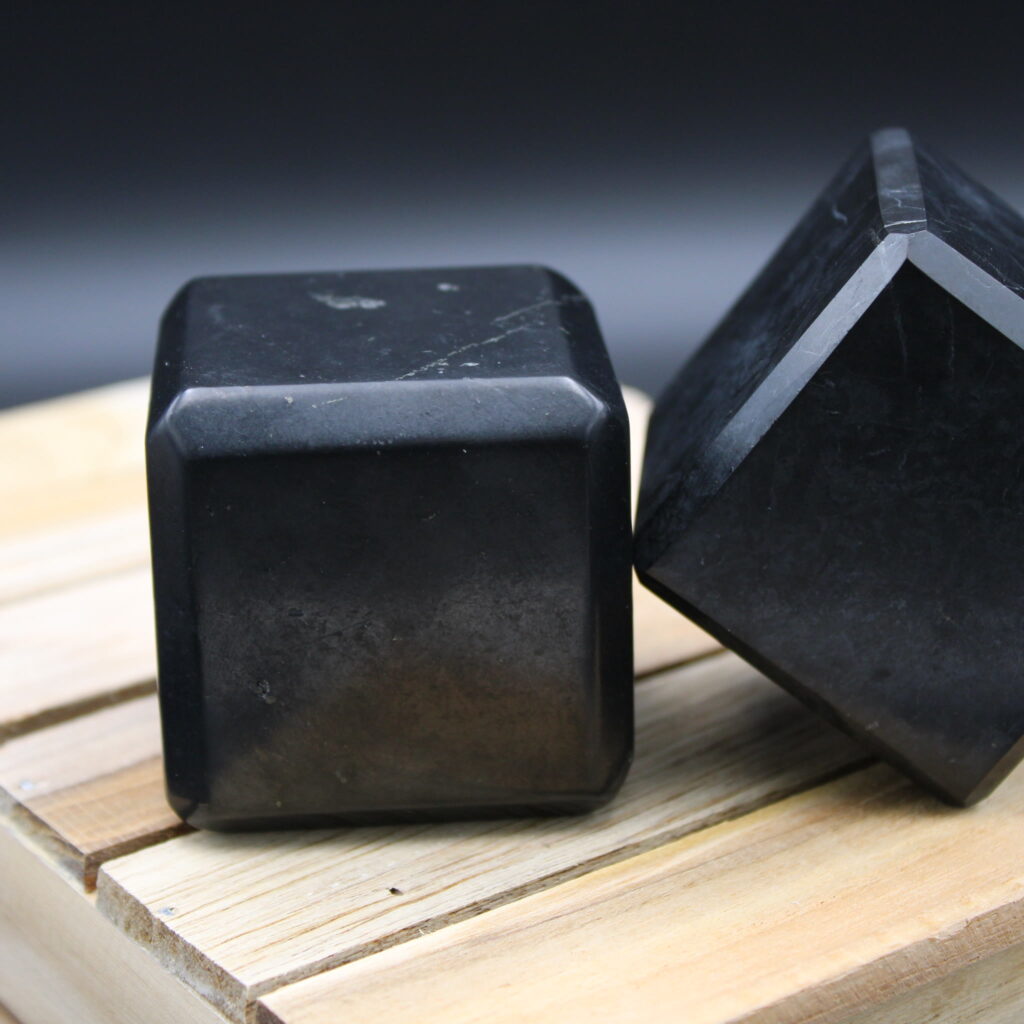 Schungit Würfel 5 × 5 cm