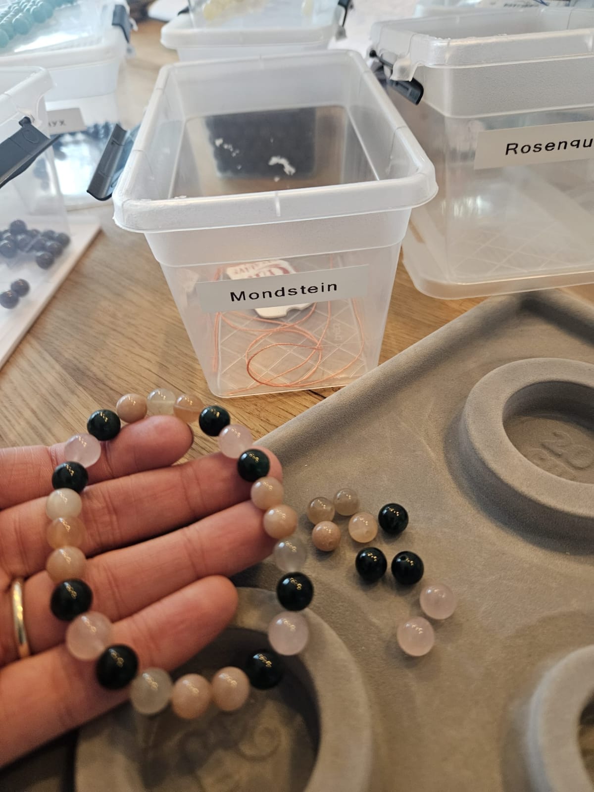 Handgefertigte Edelsteinarmbänder