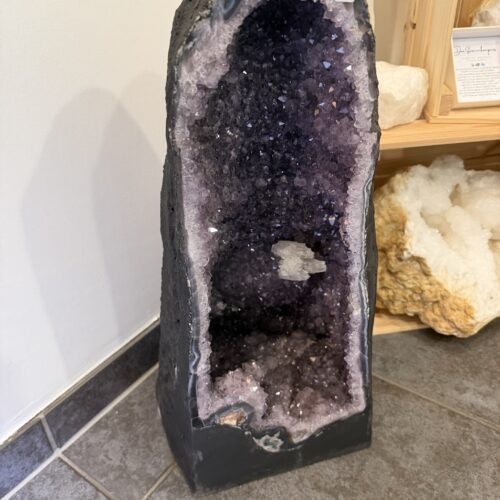 Amethyst Druse 31580g closeup