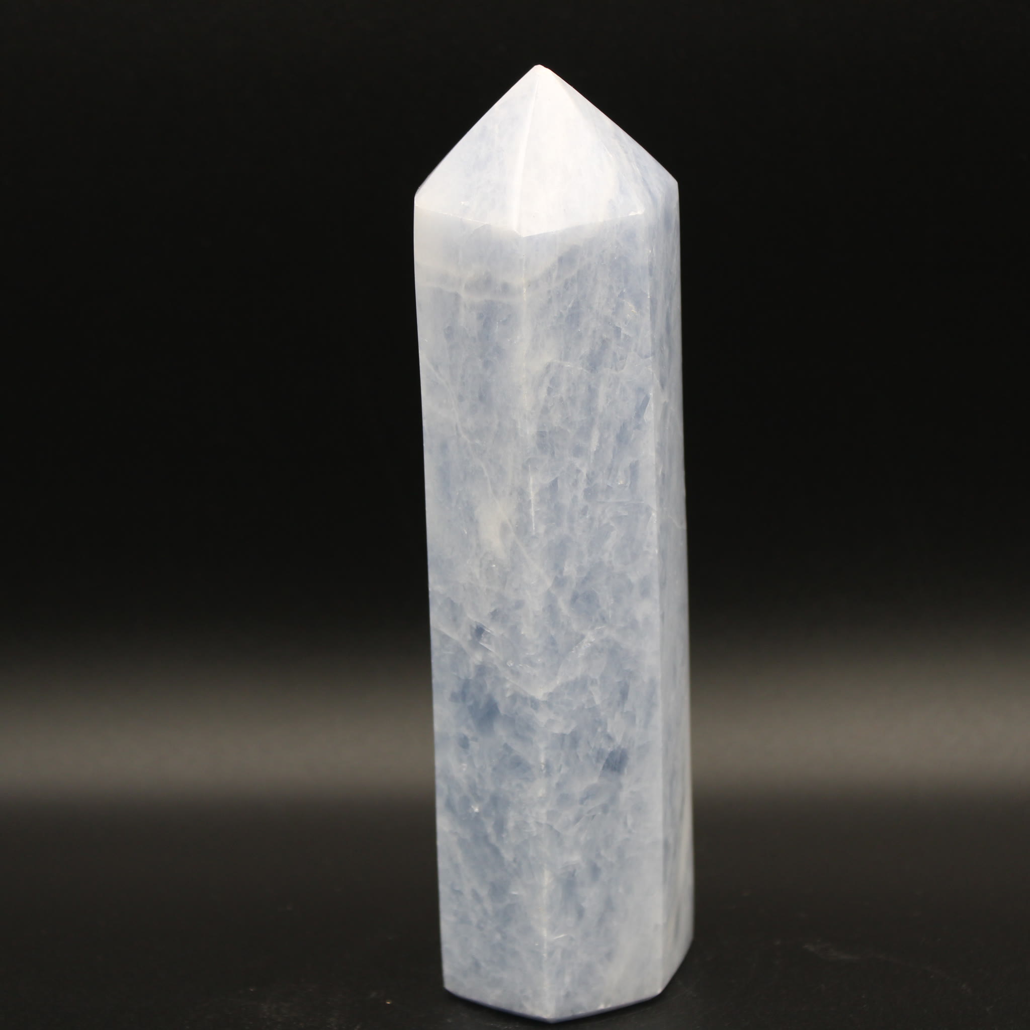 Blauer Calcit Obelisk 632g
