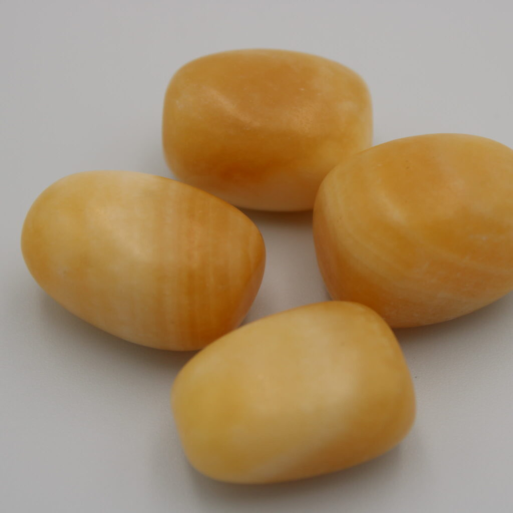Orangencalcit Trommelsteine