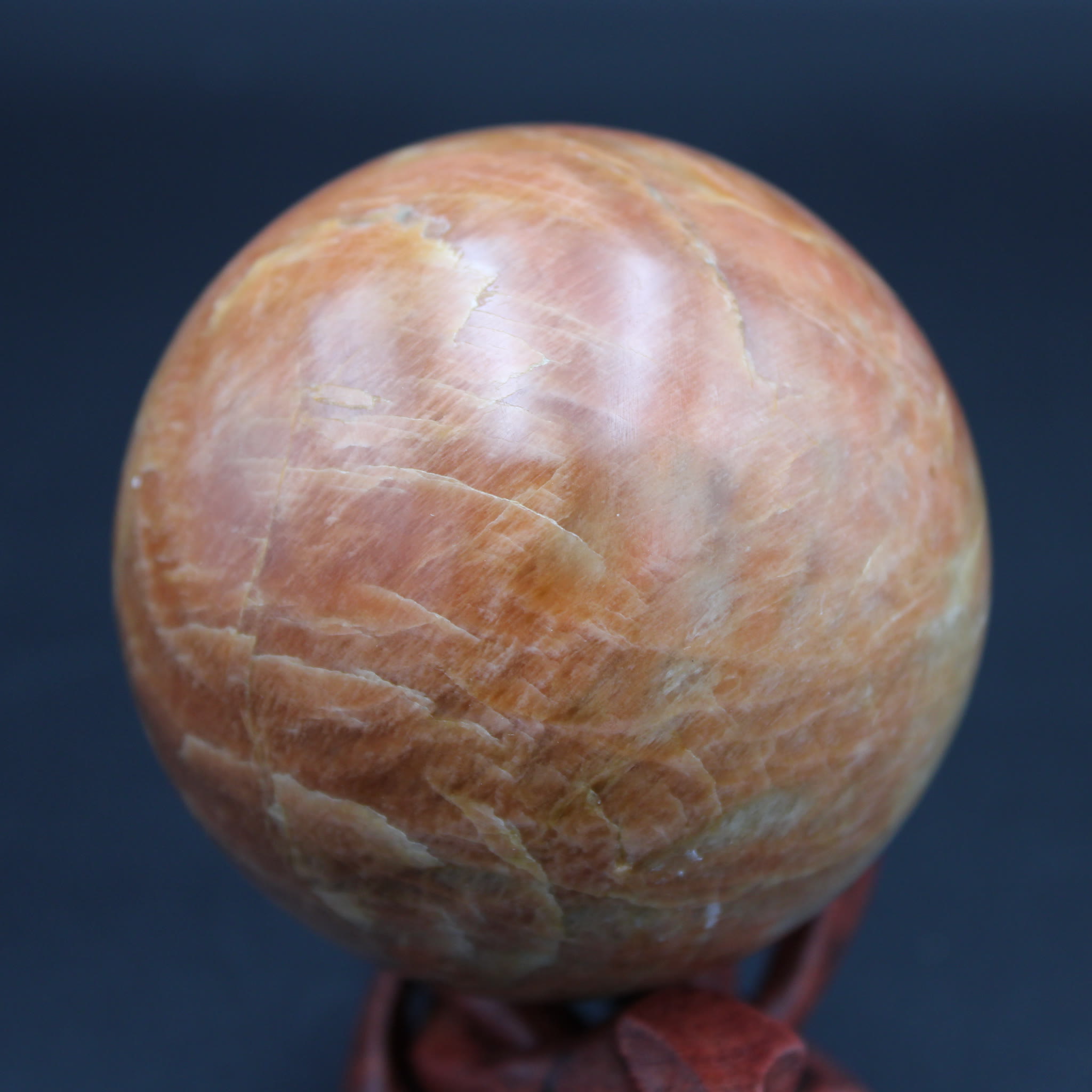 Pfirsich-Mondstein Kugel 467g side