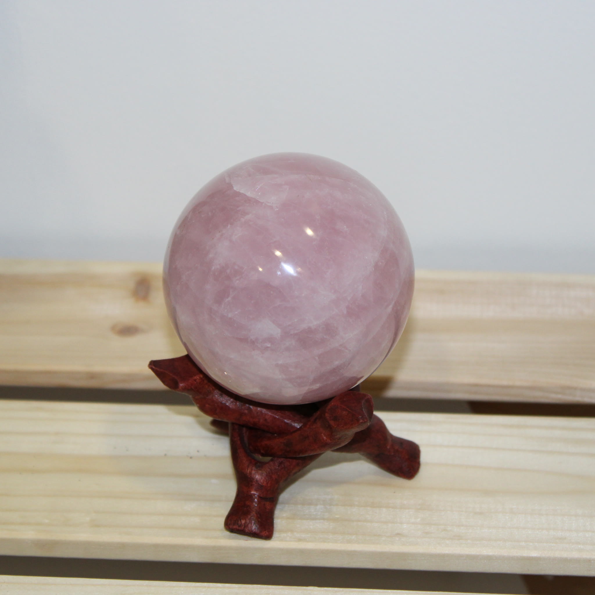 Die Herzensharmonie · Rosenquarz Kugel / Sphäre · 528 g · Unikat – Bild 3