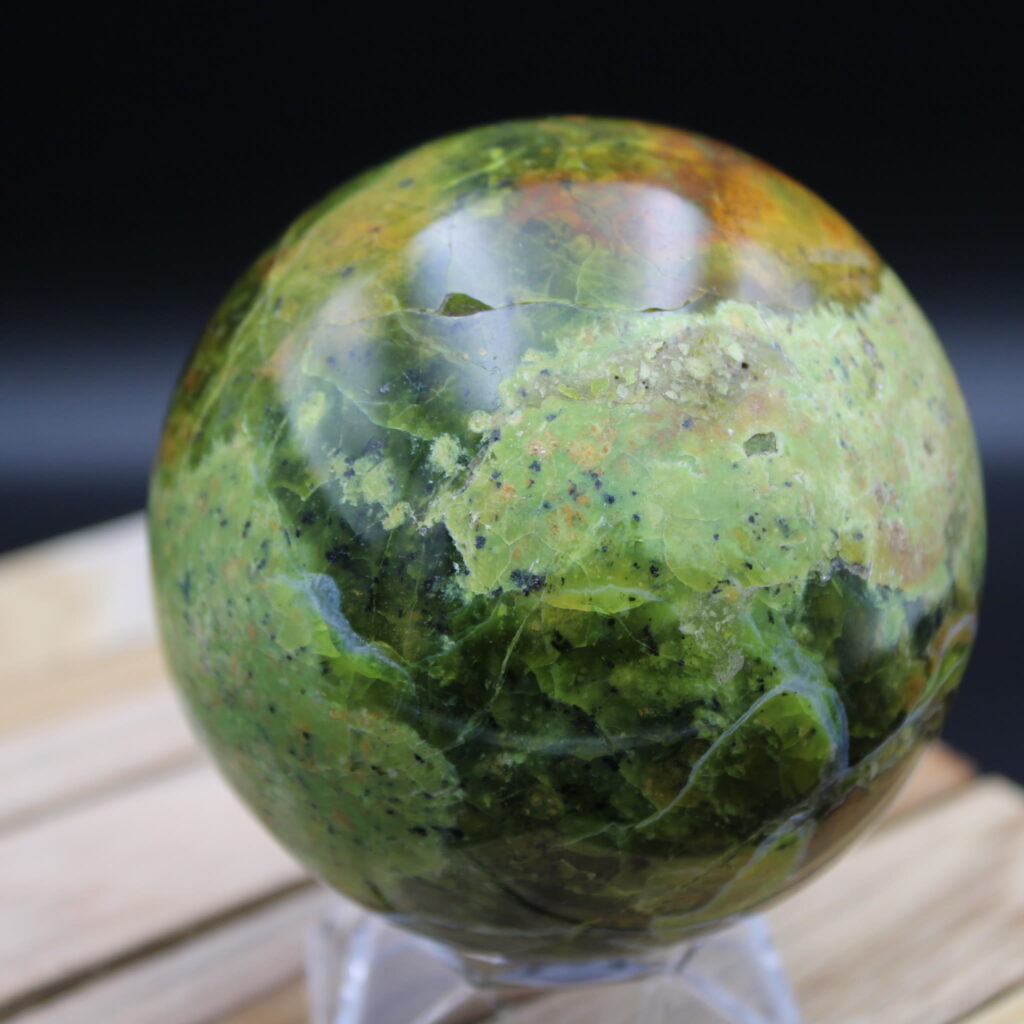 Grüner Opal Sphere 657g