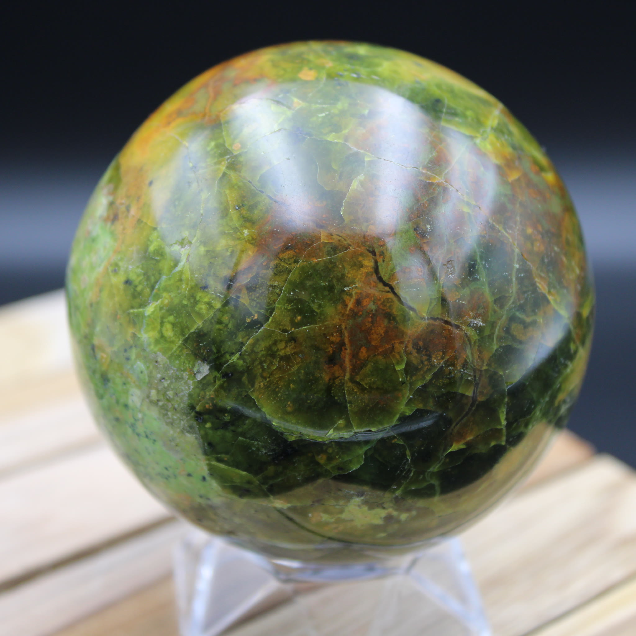 Grüner Opal Sphere 657g side