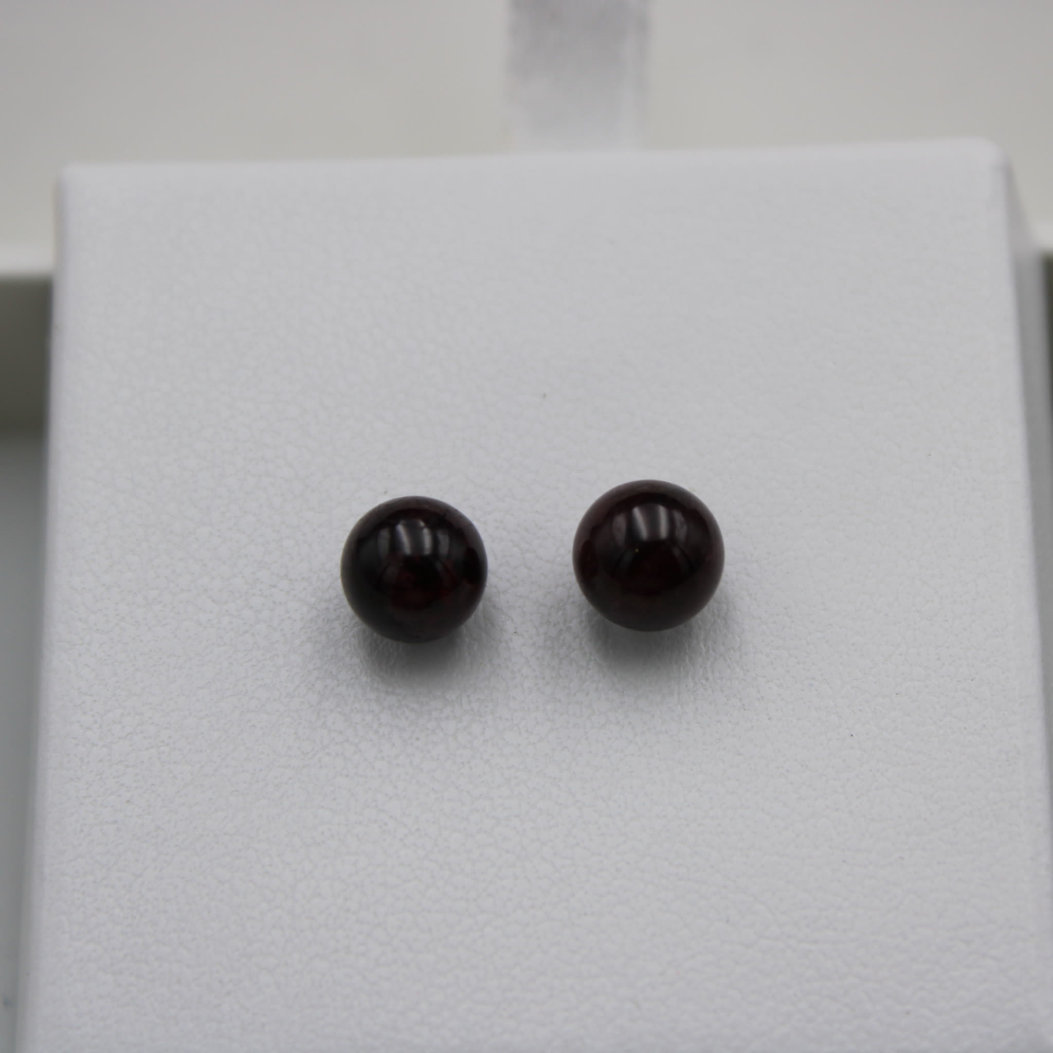 Kraft & Leidenschaft · Ohrstecker · Granat · 6 mm Perle – Bild 2