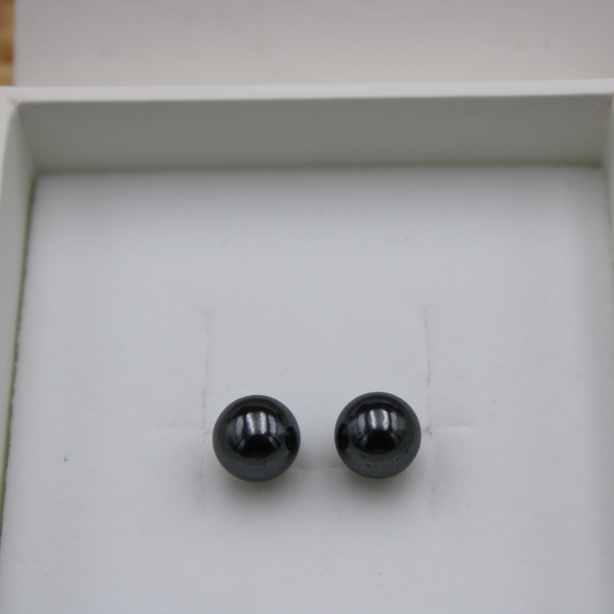 Stärke & Erdung · Ohrstecker · Hämatit · 8 mm Perle – Bild 2