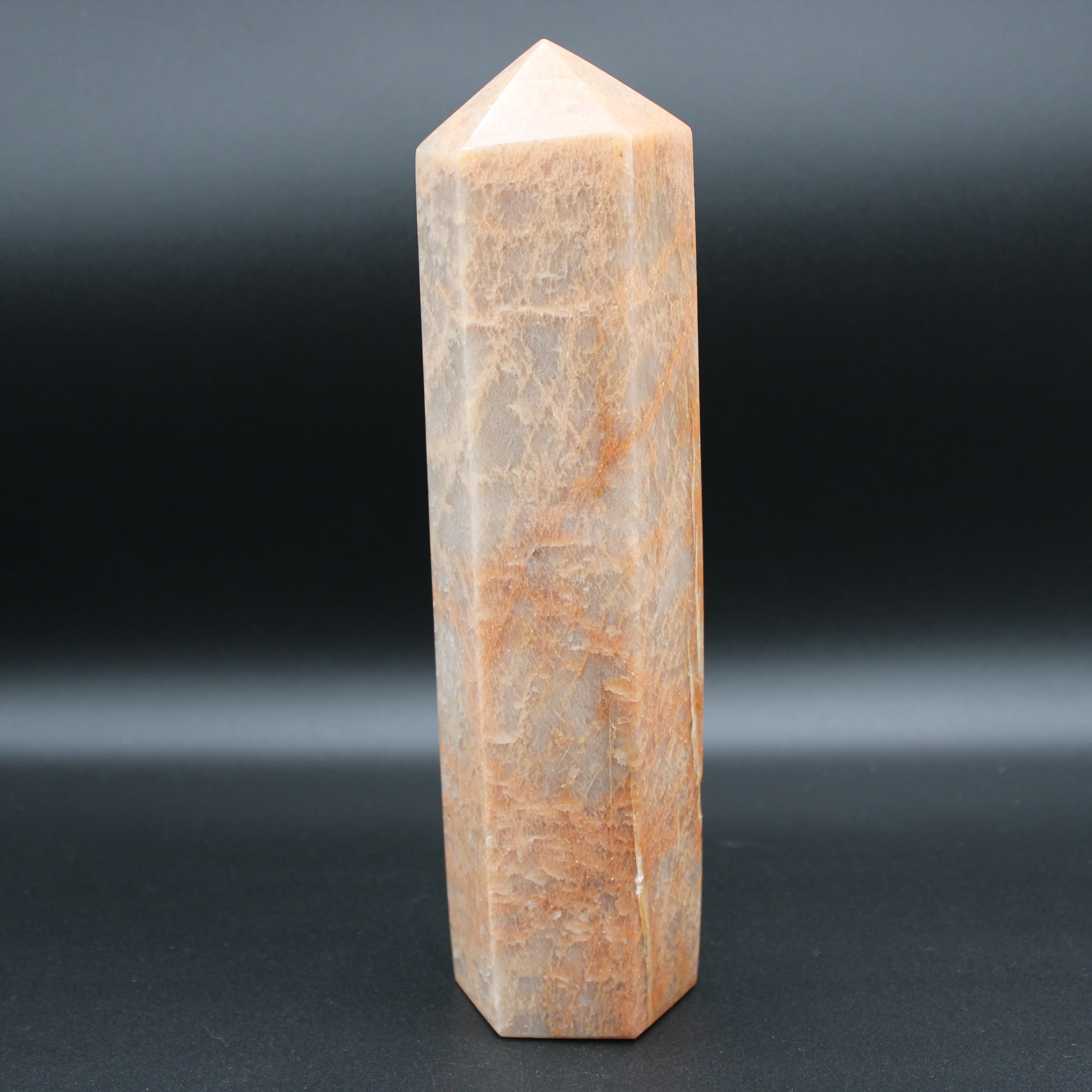 Pfirsich-Mondstein Obelisk 1470g moonstone