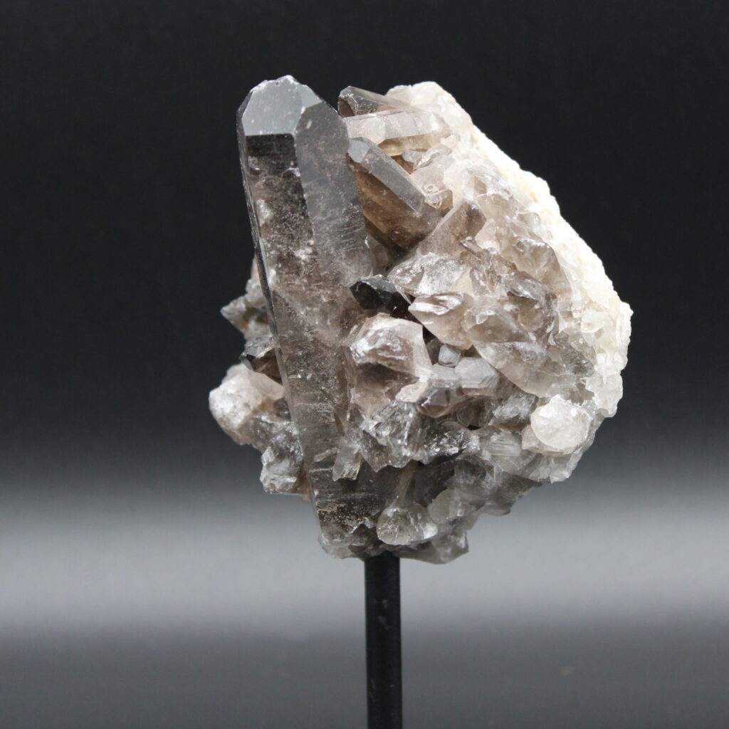 Rauchquarz auf Metallständer 554g