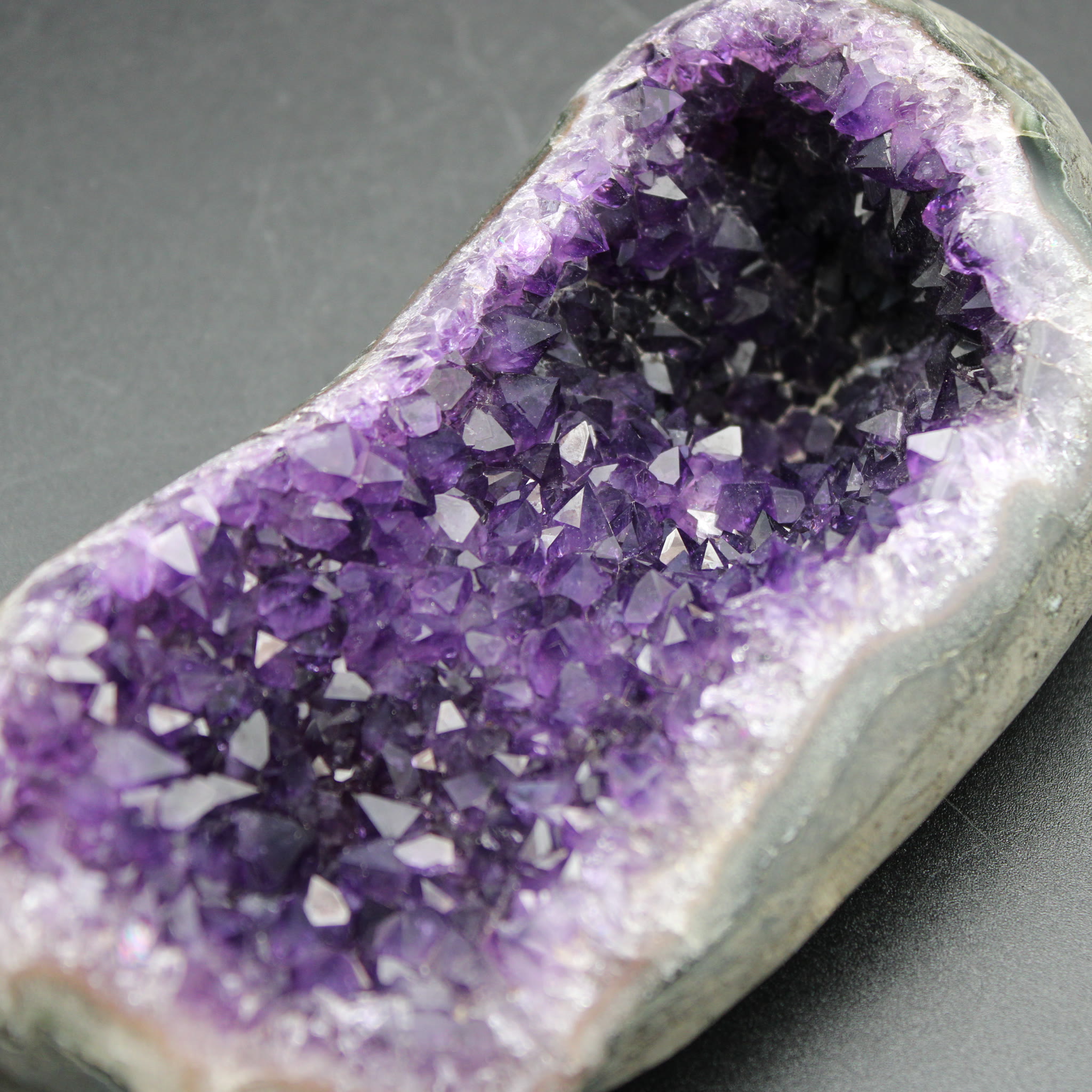 Amethyst Geode 556g closeup