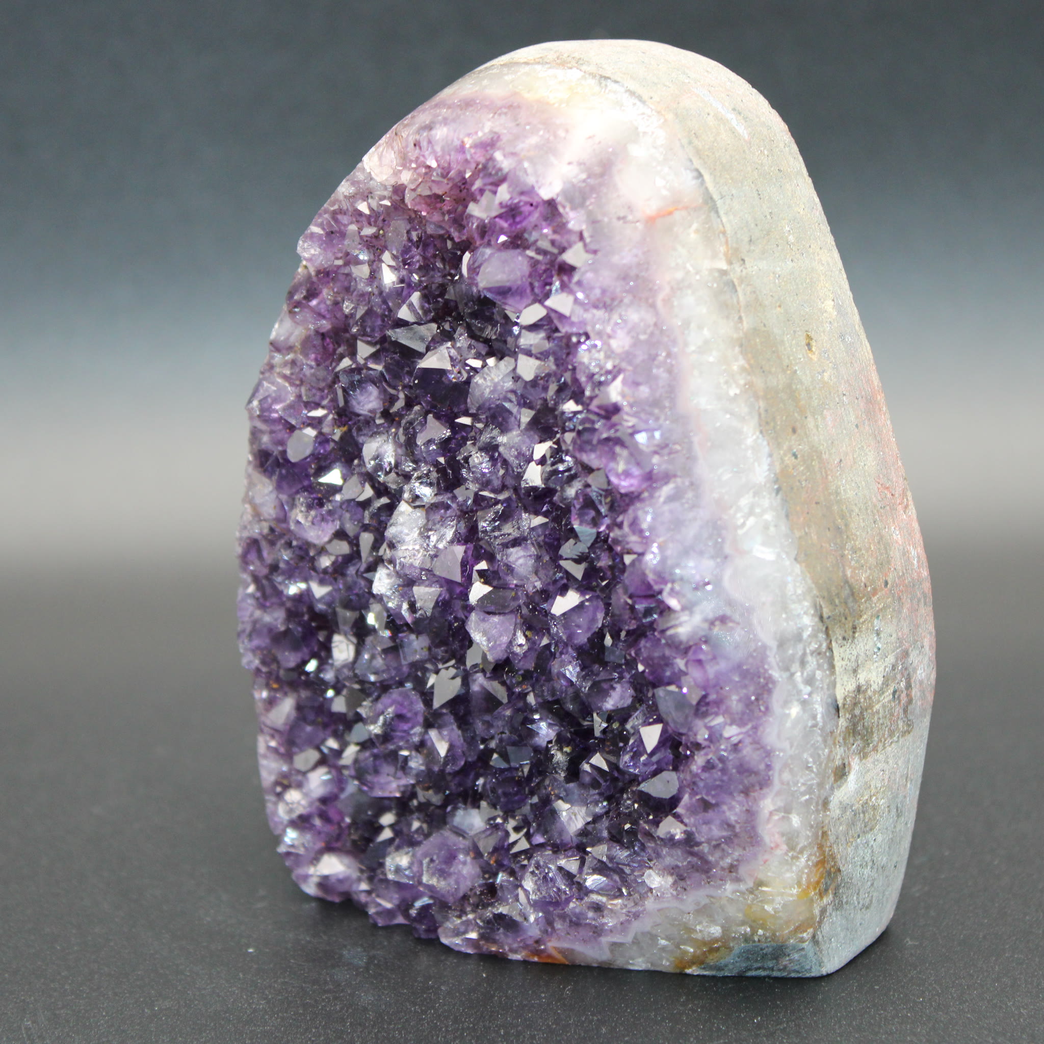 Die Quelle der Gelassenheit · Amethyst Geode · 757 g · Unikat – Bild 3