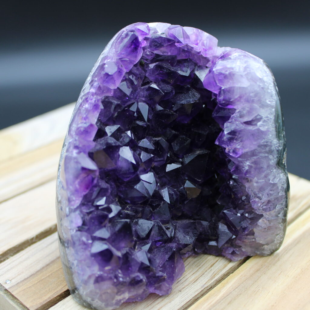 Amethyst Geode 551 g Unikat