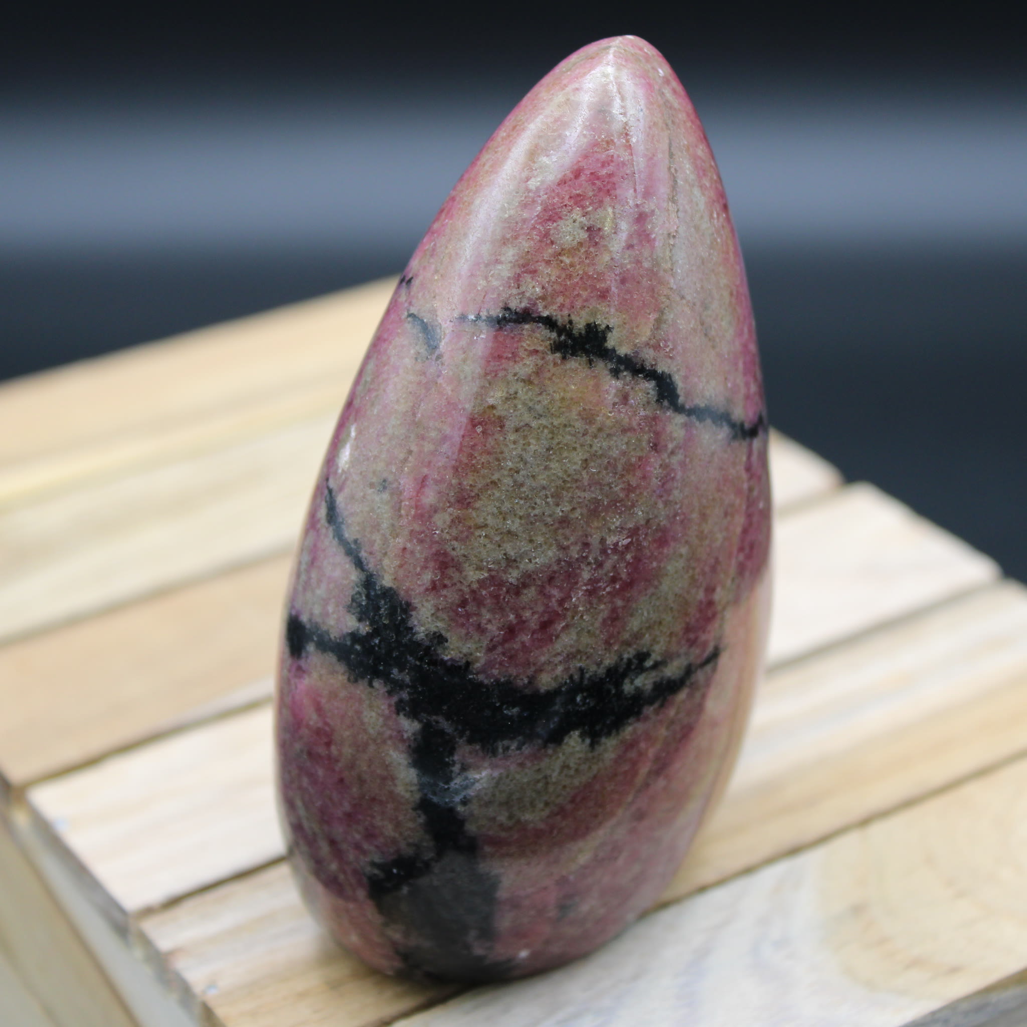 Rhodonit Freeform 625 g Unikat