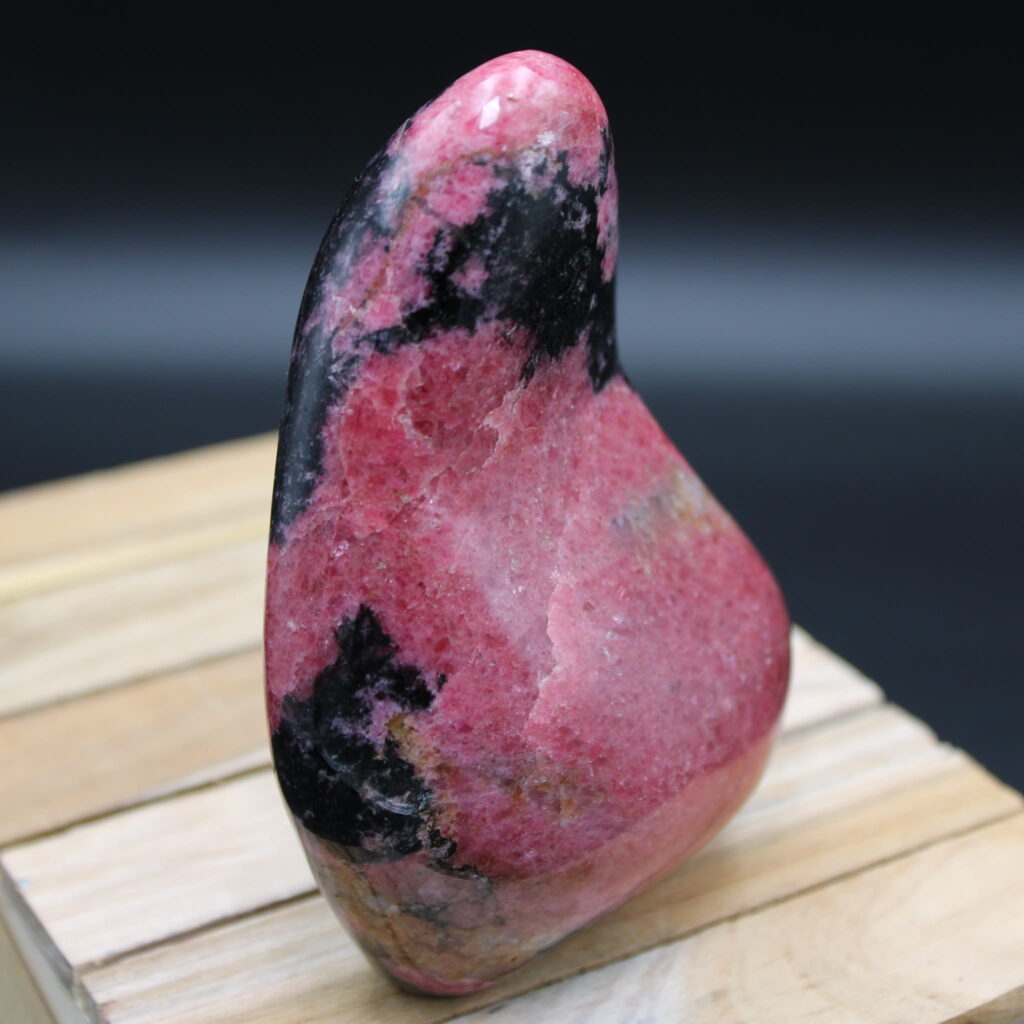 Rhodonit Freeform 583 g Unikat