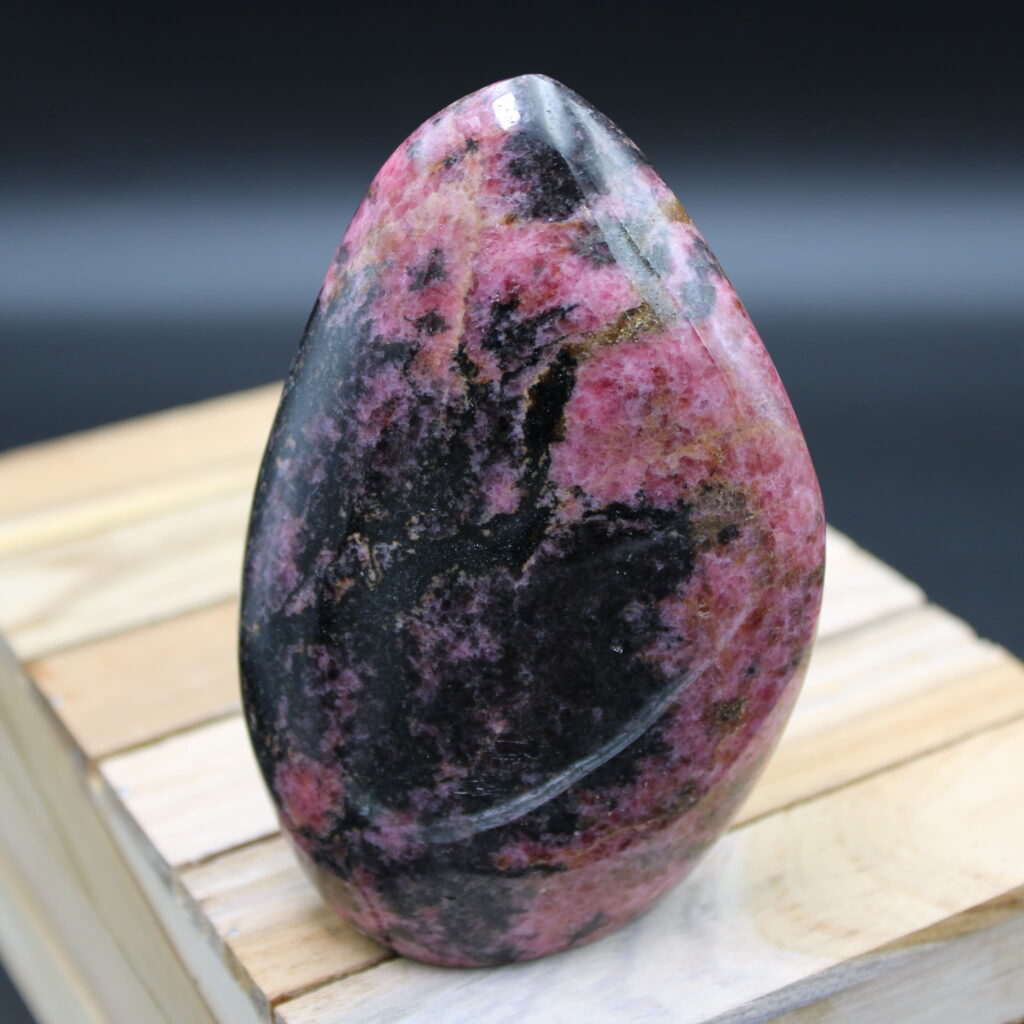 Rhodonit Freeform 667 g Unikat
