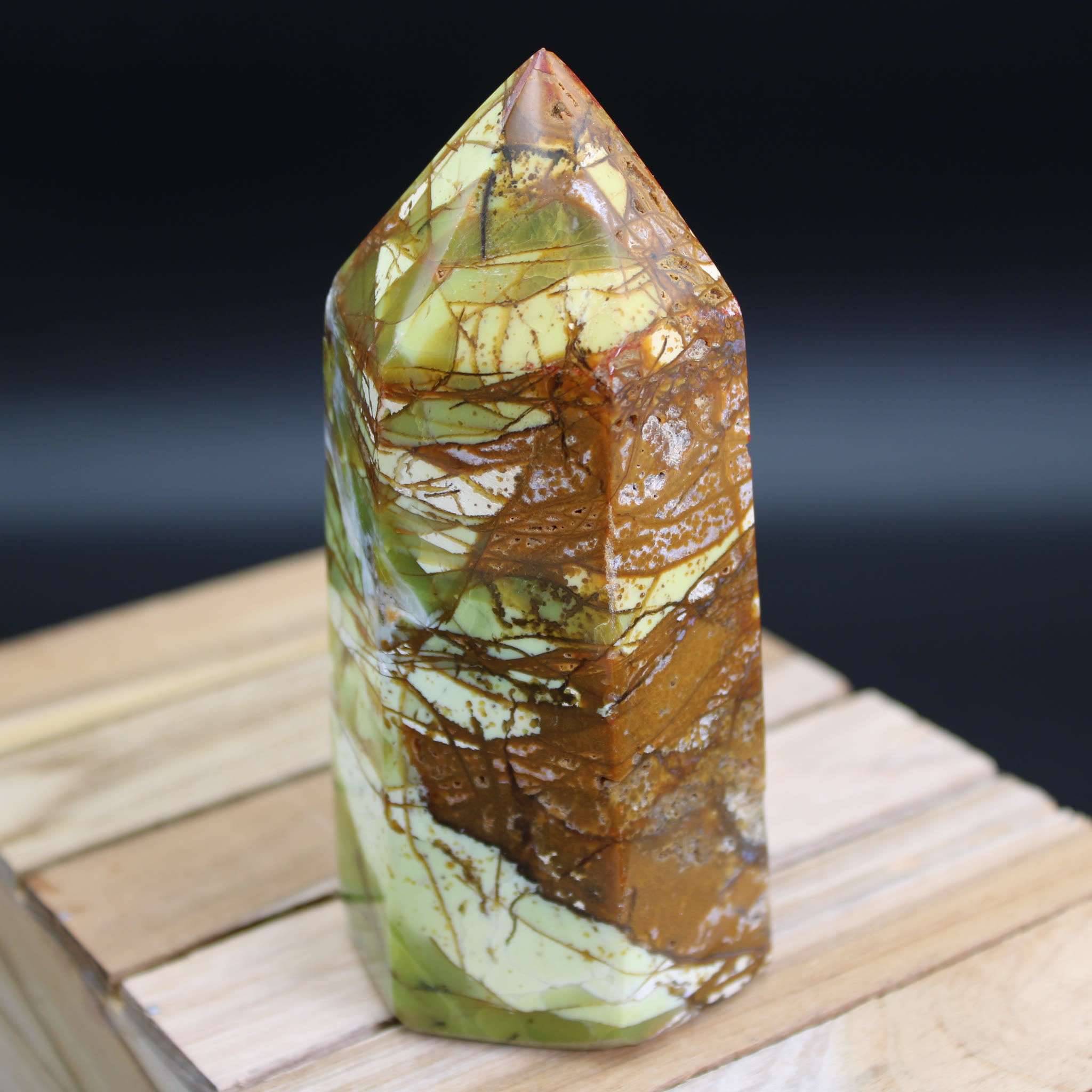 Grüner Opal Obelisk 494 g Unikat