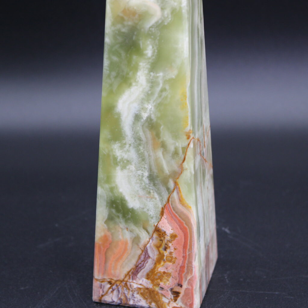 Onyx Obelisk 946 g Unikat
