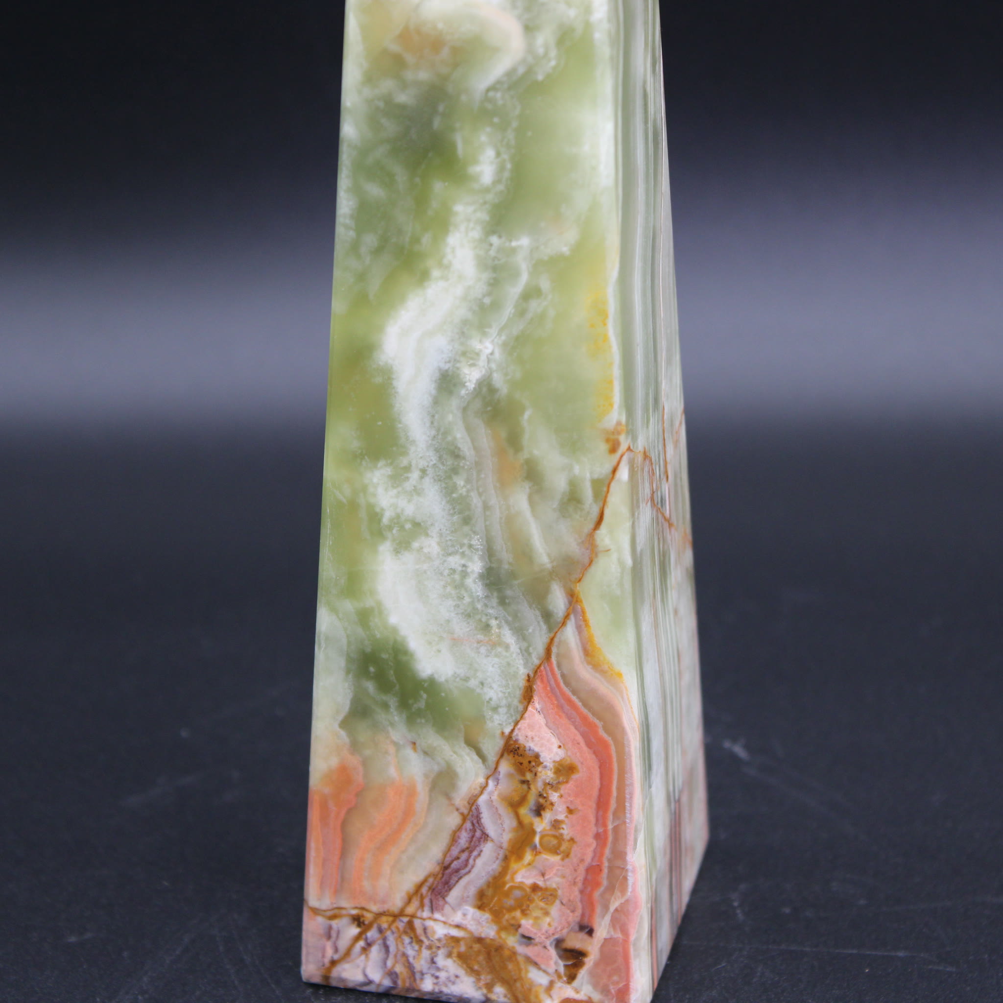 Onyx Obelisk 946 g Unikat