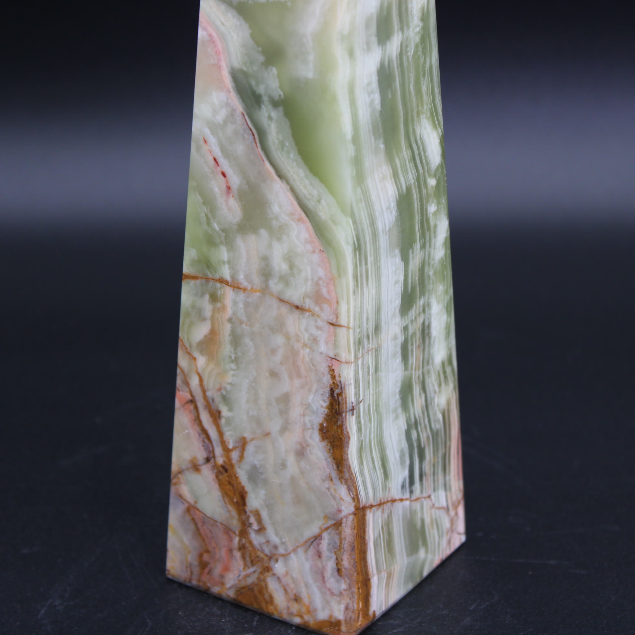 Onyx Obelisk 946 g Unikat