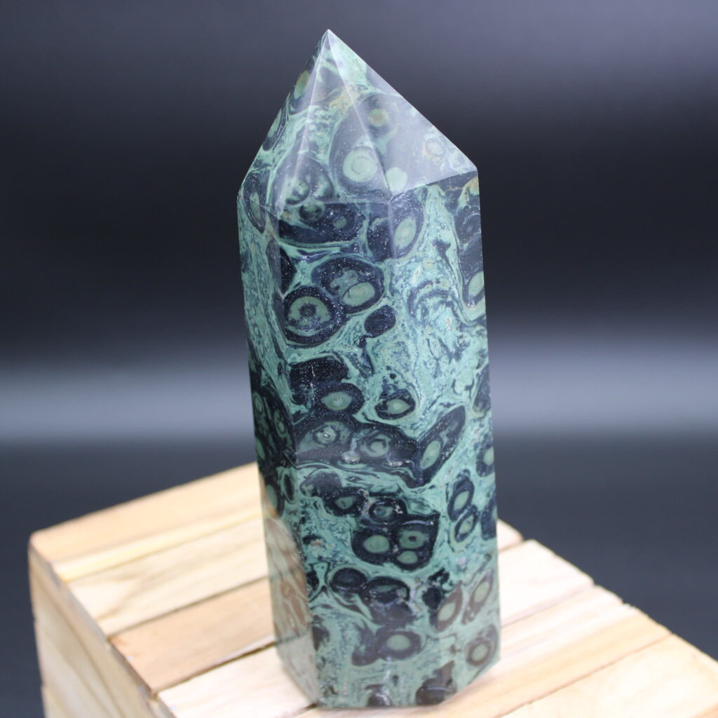 Kambaba Jaspis Obelisk 892 g Unikat