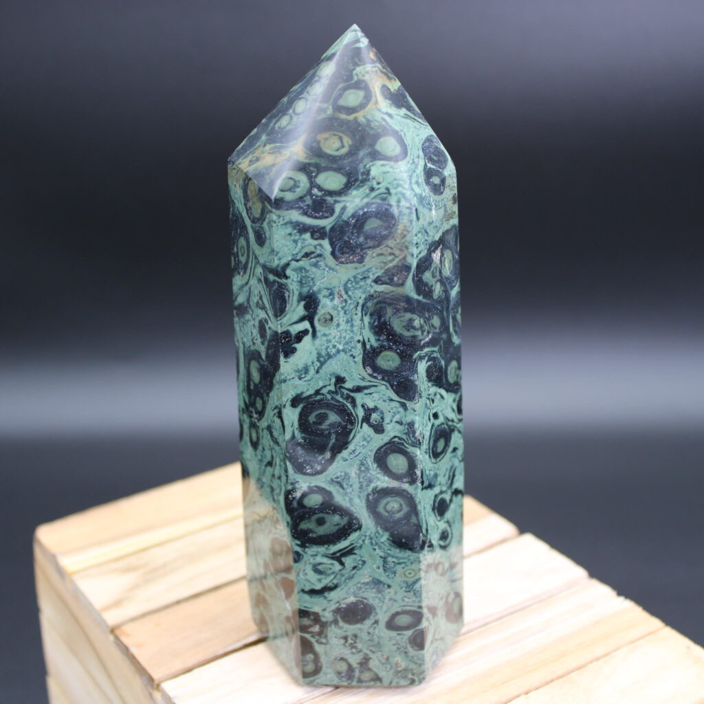 Kambaba Jaspis Obelisk 892 g Unikat
