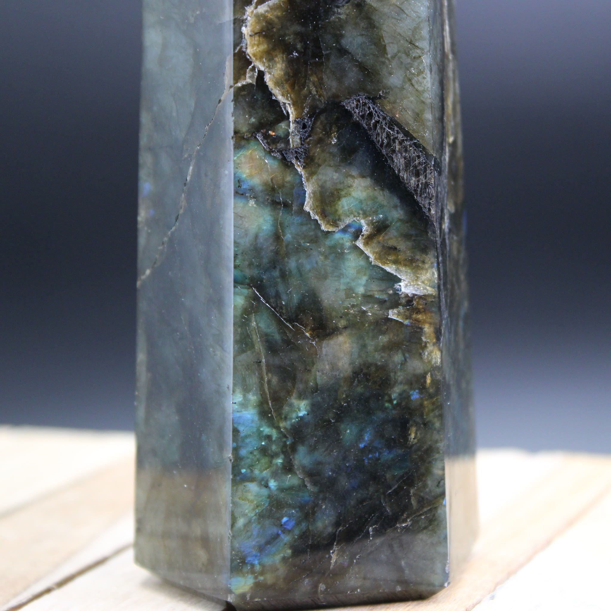 Labradorit Obelisk 748 g Unikat