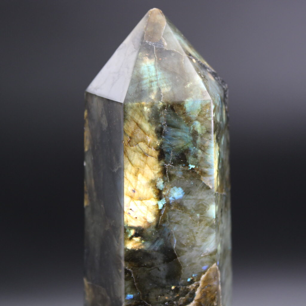 Labradorit Obelisk 748 g Unikat