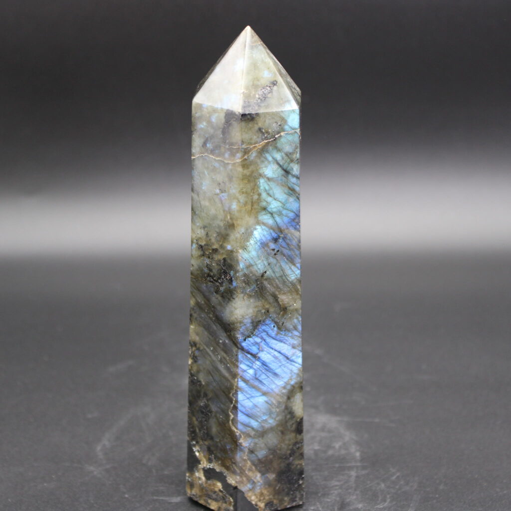 Labradorit Obelisk 698 g Unikat