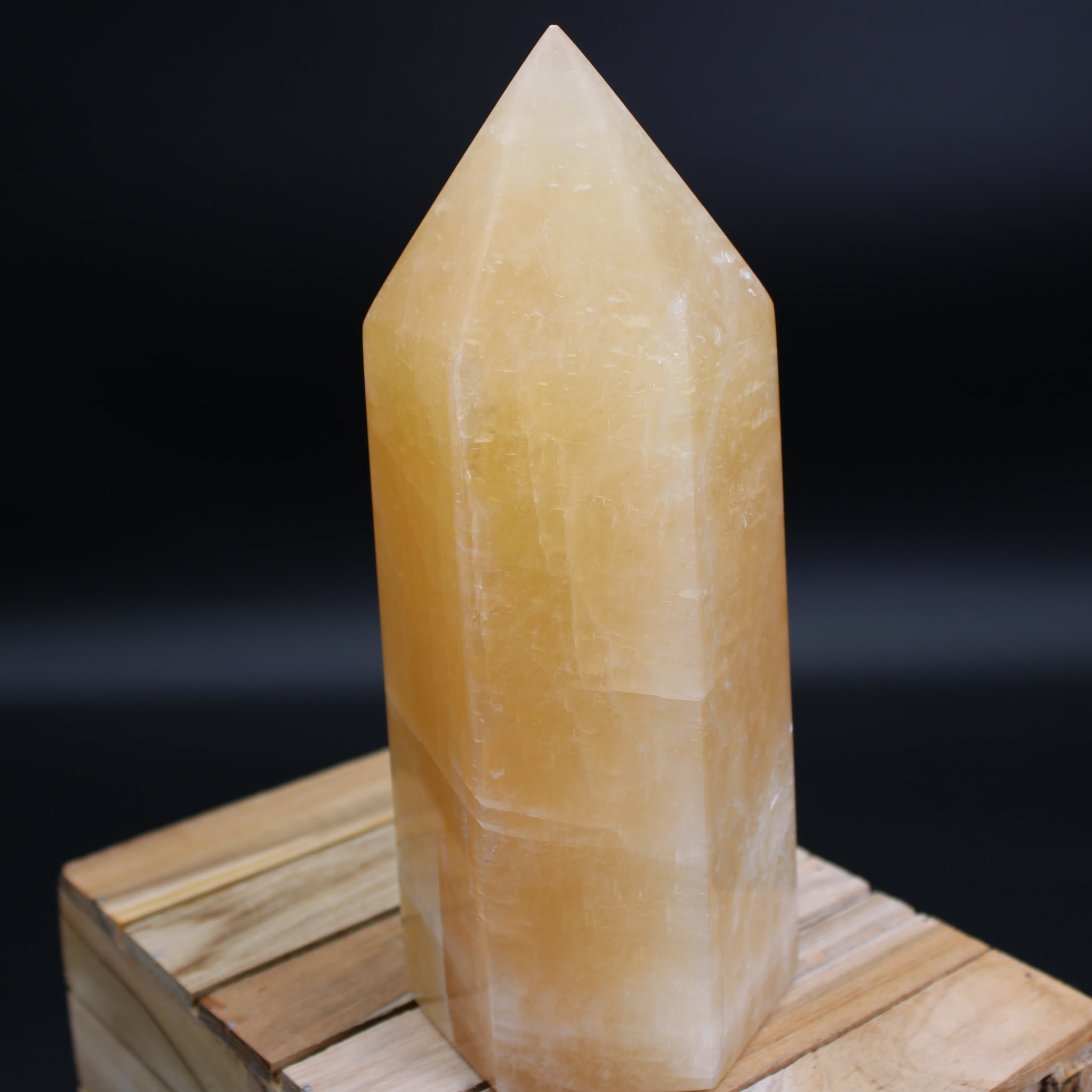 Orangencalcit Obelisk 1597 g Unikat