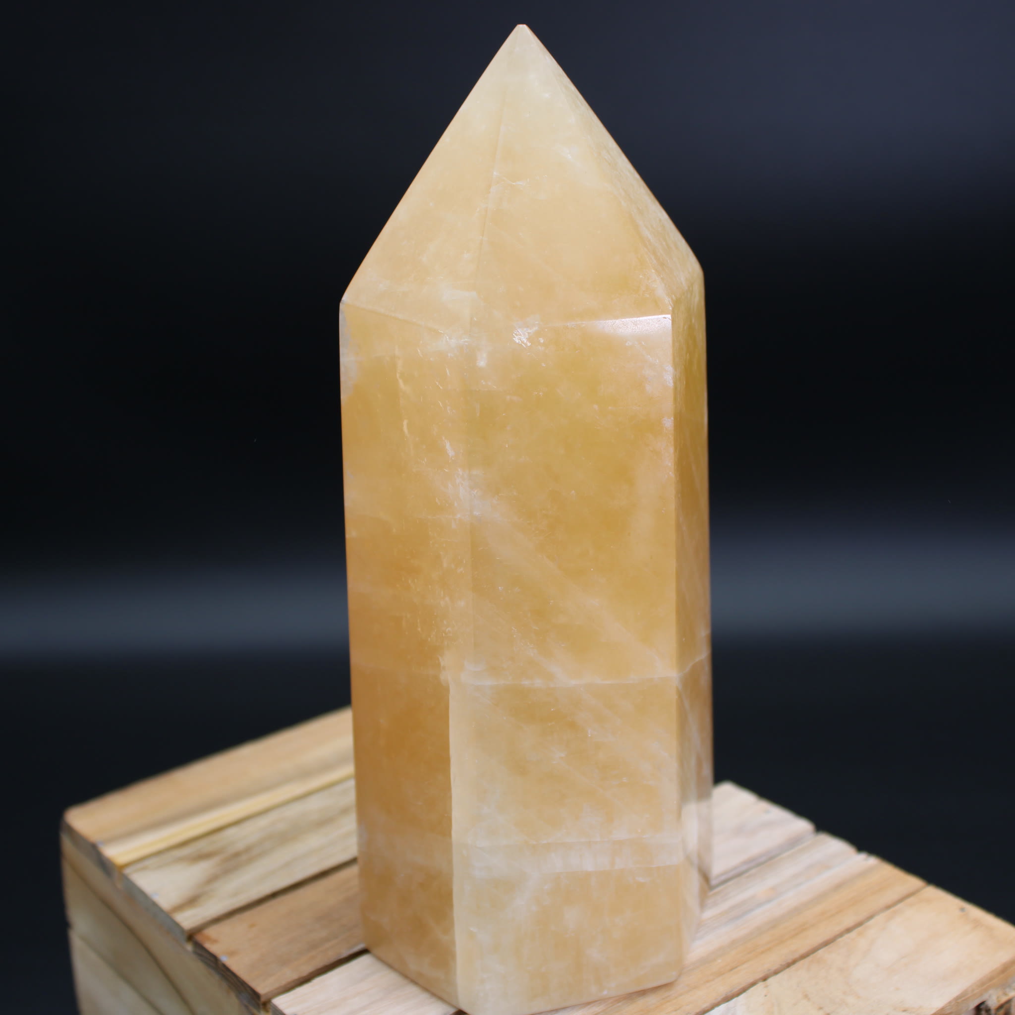 Orangencalcit Obelisk 1597 g Unikat
