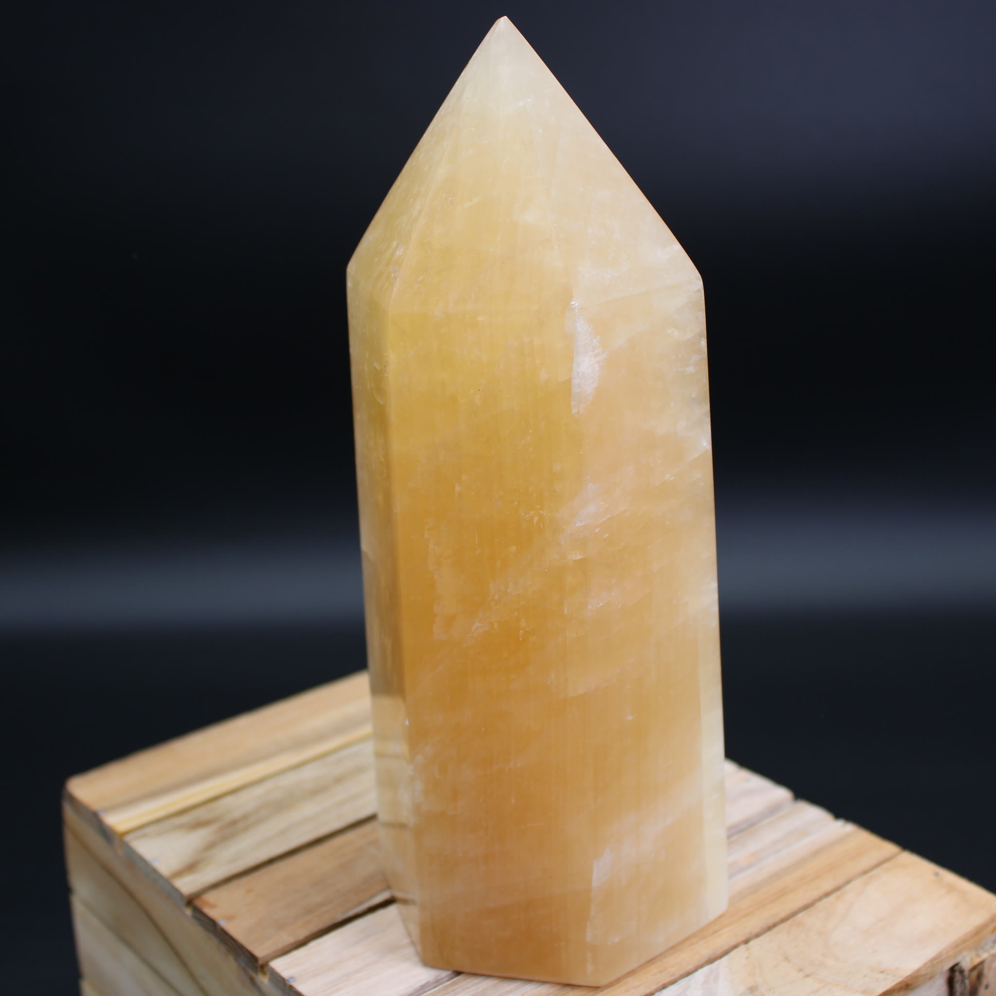 Orangencalcit Obelisk 1597 g Unikat